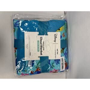 NIB Little Sleepies Disney Nemo’s Reef Large Cloud Blanket